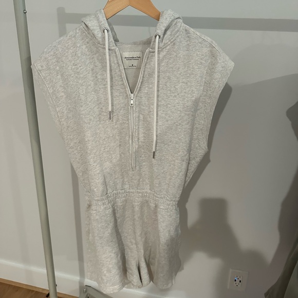 Abercrombie Kids Gray Sleeveless Jumpsuit - Picture 1 of 1